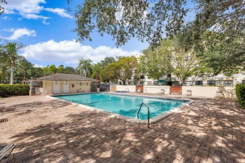 Condo in Coral Springs, Florida, 1 bedroom  № 1135796 - photo 16