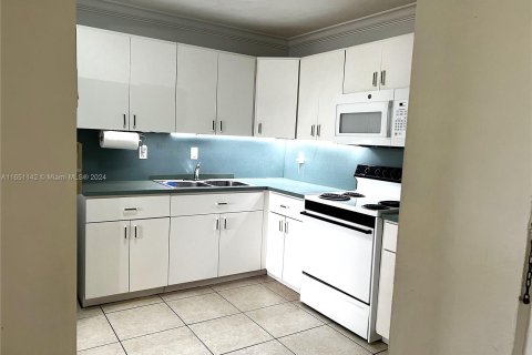 Condo in Hialeah, Florida, 3 bedrooms  № 1333216 - photo 15