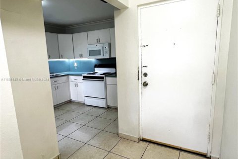 Condo in Hialeah, Florida, 3 bedrooms  № 1333216 - photo 13