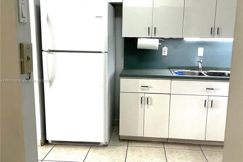 Condo in Hialeah, Florida, 3 bedrooms  № 1333216 - photo 16