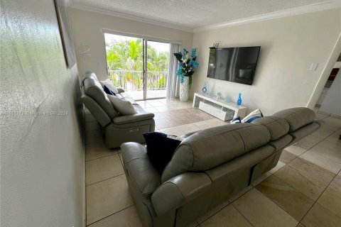 Condo in Hialeah, Florida, 3 bedrooms  № 1333216 - photo 23