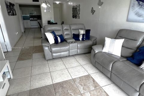 Copropriété à vendre à Hialeah, Floride: 3 chambres, 105.91 m2 № 1333216 - photo 24