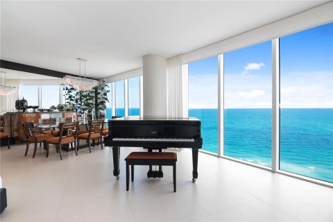 Condominio en venta en Hollywood, Florida, 3 dormitorios, 284.47 m2 № 843641 - foto 1