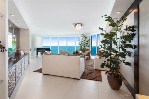 Condominio en venta en Hollywood, Florida, 3 dormitorios, 284.47 m2 № 843641 - foto 11