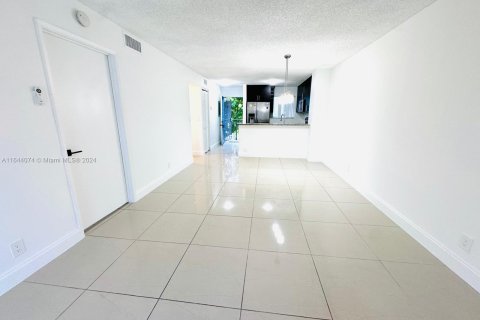 Condominio en venta en Miramar, Florida, 2 dormitorios, 77.29 m2 № 1325804 - foto 13