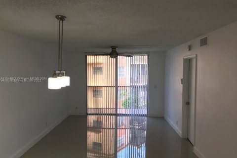 Condominio en venta en Miramar, Florida, 2 dormitorios, 77.29 m2 № 1325804 - foto 7