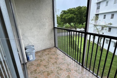 Condo in Miramar, Florida, 2 bedrooms  № 1325804 - photo 14