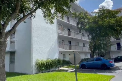 Copropriété à vendre à Miramar, Floride: 2 chambres, 77.29 m2 № 1325804 - photo 2