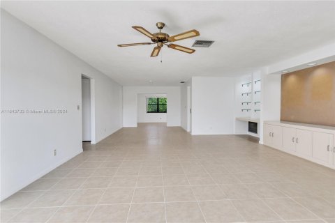 House in Delray Beach, Florida 3 bedrooms, 178.09 sq.m. № 1325847 - photo 2