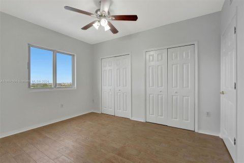 Copropriété à vendre à Miami, Floride: 2 chambres, 78.22 m2 № 1358717 - photo 11