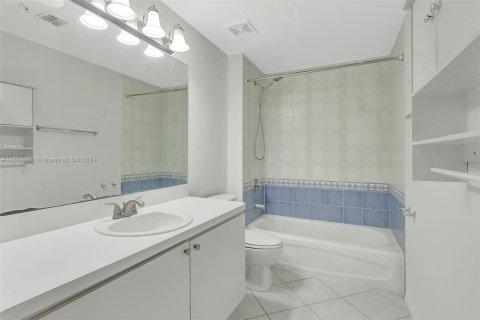 Copropriété à vendre à Miami, Floride: 2 chambres, 78.22 m2 № 1358717 - photo 13