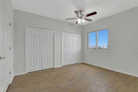 Condo in Miami, Florida, 2 bedrooms  № 1358717 - photo 14