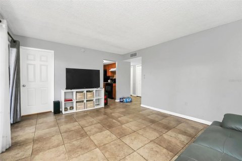 Condo in Orlando, Florida, 3 bedrooms  № 1402342 - photo 8