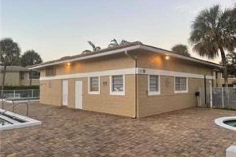 Copropriété à vendre à Coral Springs, Floride: 2 chambres, 71.35 m2 № 1162014 - photo 2