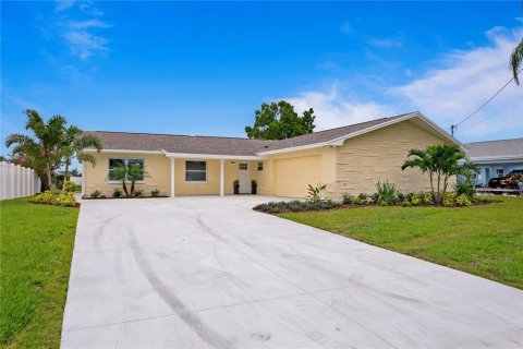 Casa en venta en Tampa, Florida, 3 dormitorios, 198.44 m2 № 1336022 - foto 1