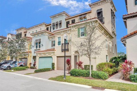 Villa ou maison à vendre à Sunrise, Floride: 4 chambres, 294.69 m2 № 980357 - photo 1