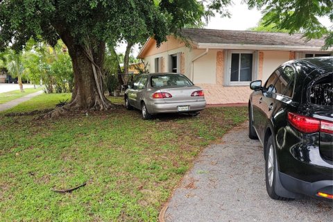 Villa ou maison à vendre à Margate, Floride: 3 chambres № 815779 - photo 4