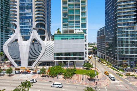 Propiedad comercial en venta en Miami, Florida № 694379 - foto 5