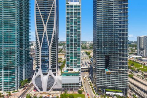 Propiedad comercial en venta en Miami, Florida № 694379 - foto 3