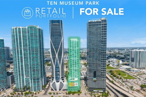 Propiedad comercial en venta en Miami, Florida № 694379 - foto 2