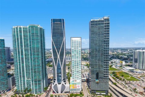 Propiedad comercial en venta en Miami, Florida № 694379 - foto 9