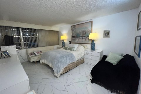 Copropriété à vendre à Pembroke Pines, Floride: 2 chambres, 104.05 m2 № 720270 - photo 21