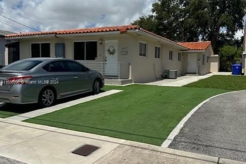 House in Miami, Florida 1 bedroom, 60.39 sq.m. № 1357291 - photo 1