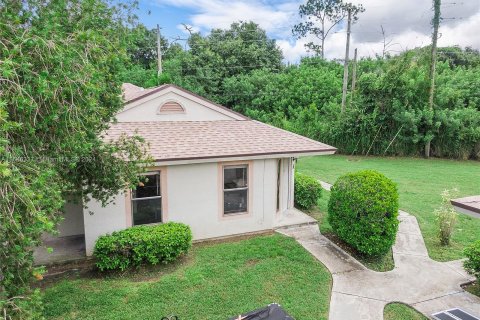 Adosado en venta en St. Lucie, Florida, 2 dormitorios, 93.37 m2 № 1356756 - foto 2