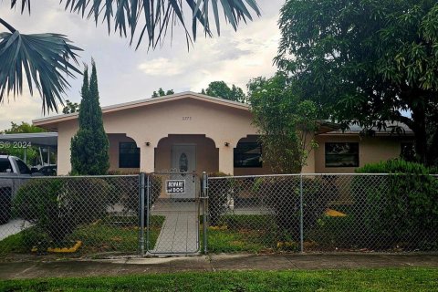 Villa ou maison à vendre à Miami, Floride: 4 chambres, 149.39 m2 № 1356755 - photo 1