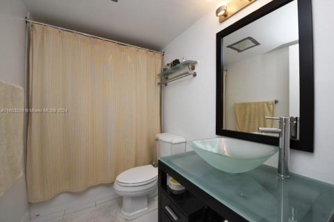 Condo in Miami Beach, Florida, 1 bedroom  № 1228293 - photo 5