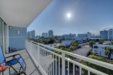 Copropriété à vendre à Miami Beach, Floride: 1 chambre, 74.32 m2 № 1228293 - photo 2