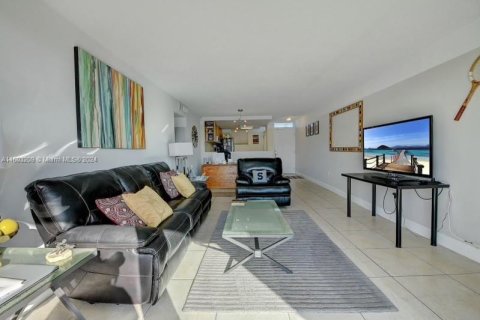 Condominio en venta en Miami Beach, Florida, 1 dormitorio, 74.32 m2 № 1228293 - foto 1