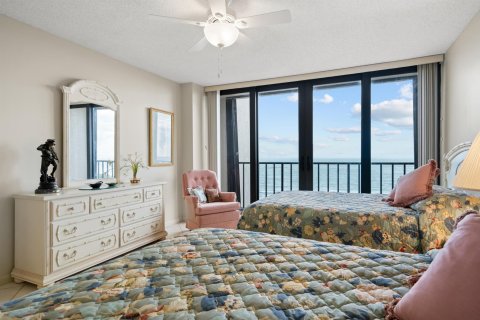 Condo in Hutchinson Island South, Florida, 2 bedrooms  № 1159804 - photo 22