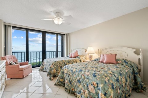 Condo in Hutchinson Island South, Florida, 2 bedrooms  № 1159804 - photo 23