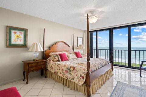 Condo in Hutchinson Island South, Florida, 2 bedrooms  № 1159804 - photo 27