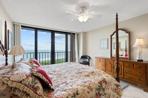 Condo in Hutchinson Island South, Florida, 2 bedrooms  № 1159804 - photo 26