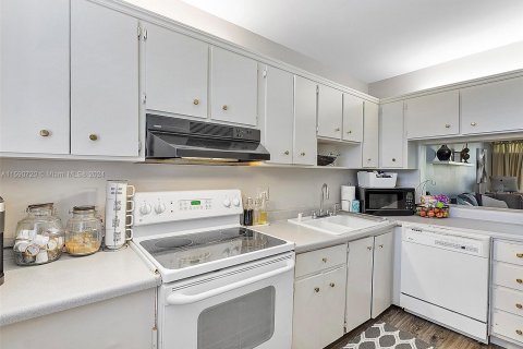 Condo in Coral Springs, Florida, 2 bedrooms  № 1189372 - photo 6