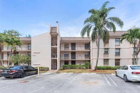 Condo in Coral Springs, Florida, 2 bedrooms  № 1189372 - photo 1