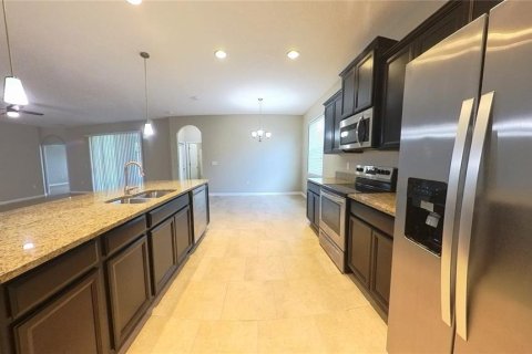 Villa ou maison à vendre à Kissimmee, Floride: 4 chambres, 220.55 m2 № 1336848 - photo 3