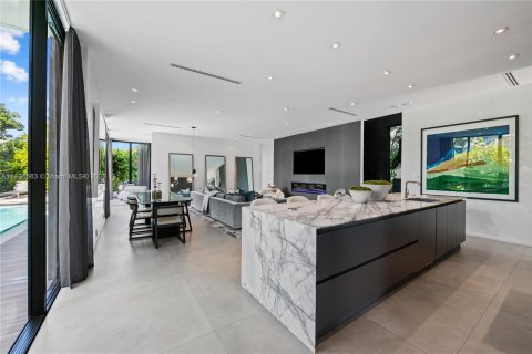 Villa ou maison à vendre à Miami Beach, Floride: 5 chambres, 335.75 m2 № 873446 - photo 6