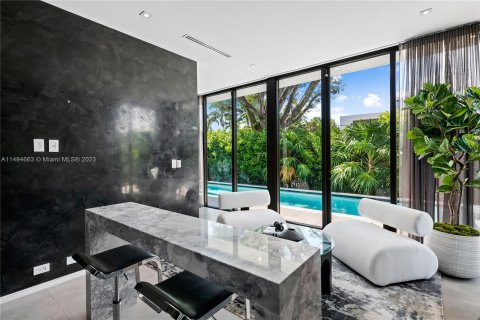 House in Miami Beach, Florida 5 bedrooms, 335.75 sq.m. № 873446 - photo 30