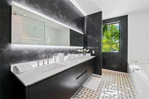 Casa en venta en Miami Beach, Florida, 5 dormitorios, 335.75 m2 № 873446 - foto 15