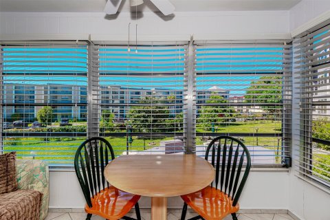 Condo in Lauderdale Lakes, Florida, 1 bedroom  № 1160553 - photo 17