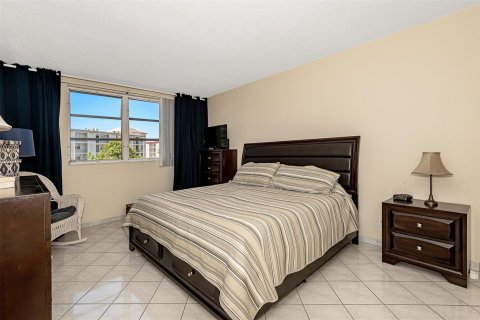 Condo in Lauderdale Lakes, Florida, 1 bedroom  № 1160553 - photo 23