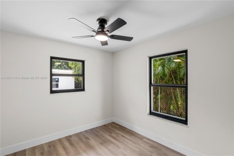 House in West Palm Beach, Florida 4 bedrooms, 88.63 sq.m. № 1358504 - photo 24