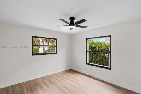 House in West Palm Beach, Florida 4 bedrooms, 88.63 sq.m. № 1358504 - photo 20