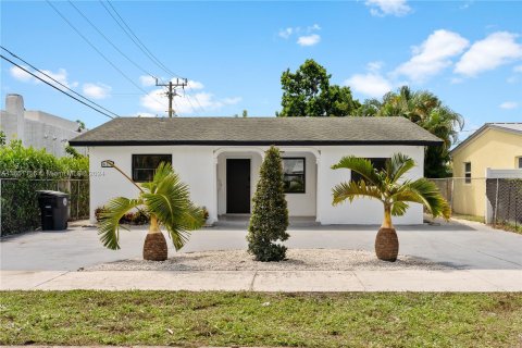 Casa en venta en West Palm Beach, Florida, 4 dormitorios, 88.63 m2 № 1358504 - foto 1