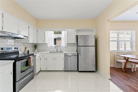 Casa en venta en Tampa, Florida, 3 dormitorios, 171.4 m2 № 1407101 - foto 9