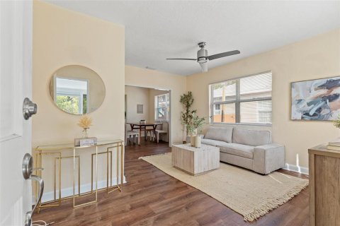 Casa en venta en Tampa, Florida, 3 dormitorios, 171.4 m2 № 1407101 - foto 3