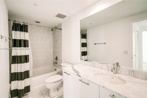 Condo in Miami, Florida, 2 bedrooms  № 1356818 - photo 10